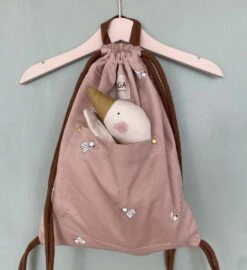 Saga Copenhagen Flipi Latte - Gym Bag - Turnzak - Zwemtas - Rugzakje - Roze Met Vogeltjes -Tas Kortingswinkel 1096x1200 4