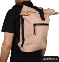 VanEnkhuizen Rolltop Rugzak Met Laptopvak 15,6 Inch - 20 Liter - Waterafstotend En Thermo Materiaal - Roze -Tas Kortingswinkel 1149x1200