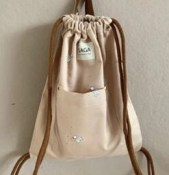 Saga Copenhagen Flipi Latte - Gym Bag - Turnzak - Zwemtas - Rugzakje - Roze Met Vogeltjes -Tas Kortingswinkel 1158x1200 7