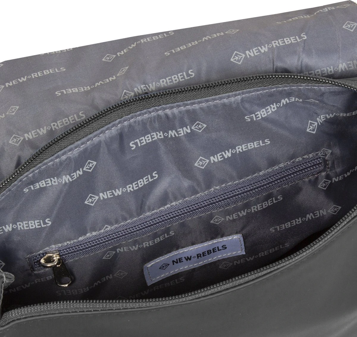 New Rebels® Daley - Rugtas - Zwart - Waterbestendig - 87 - 13L - 25x13x40cm - Rugzak / Backpack 5 New Rebels® Daley - Rugtas - Zwart - Waterbestendig - 87 - 13L - 25x13x40cm - Rugzak / Backpack - Afbeelding 3