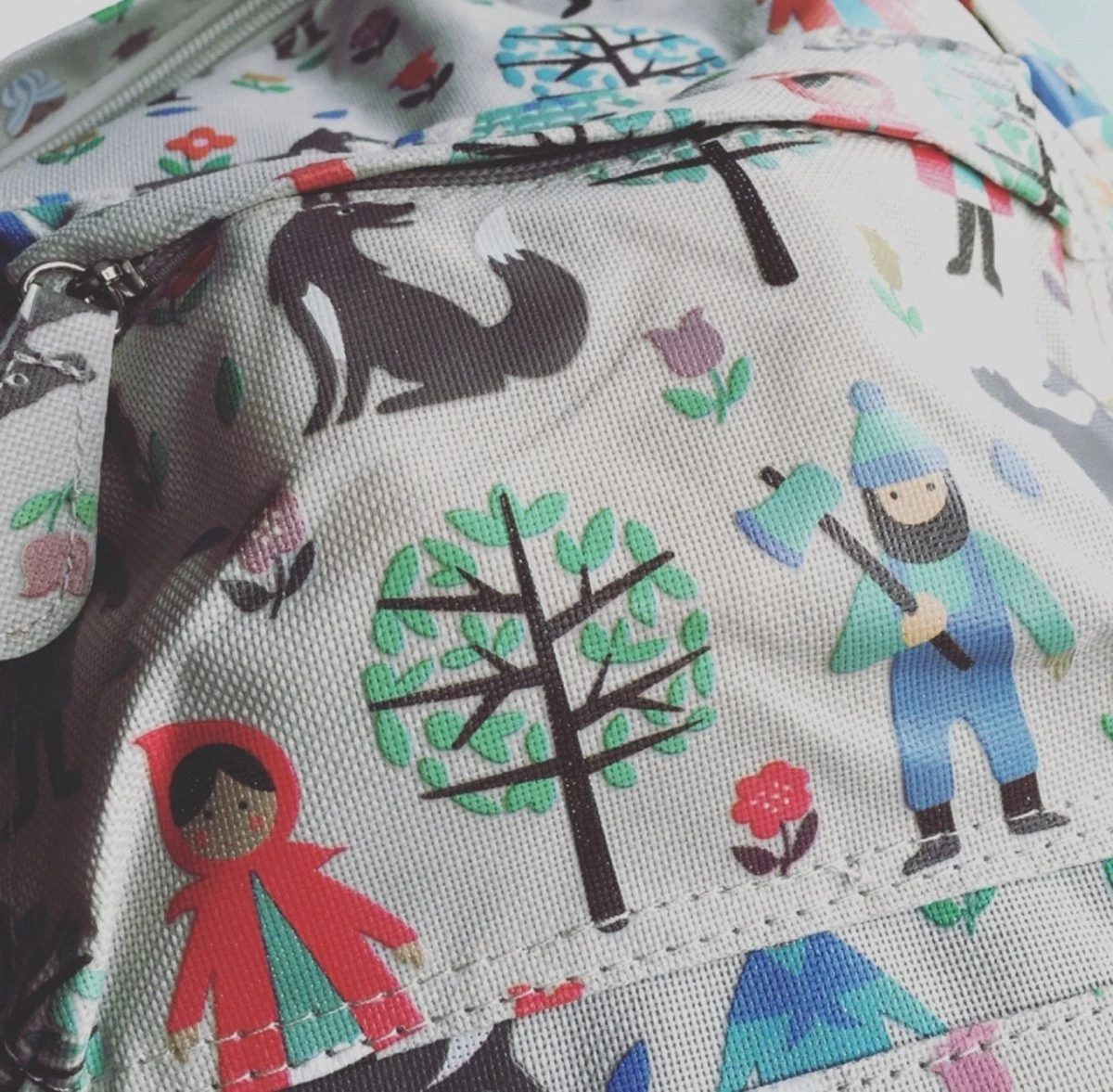 Rex London Mini Kinderrugzak 10 Liter - Roodkapje 4 Rex London Mini Kinderrugzak 10 Liter - Roodkapje - Afbeelding 2