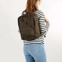 Fjallraven Fjällräven Re-Kånken Unisex Rugzak - Dark Olive -Tas Kortingswinkel 1200x1200 1006
