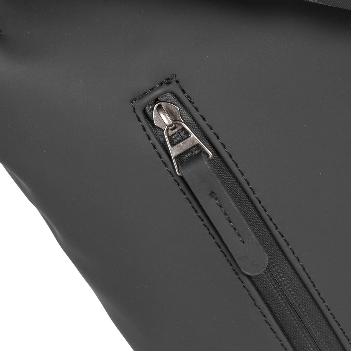 New Rebels® Daley - Rugtas - Zwart - Waterbestendig - 87 - 13L - 25x13x40cm - Rugzak / Backpack 10 New Rebels® Daley - Rugtas - Zwart - Waterbestendig - 87 - 13L - 25x13x40cm - Rugzak / Backpack - Afbeelding 8