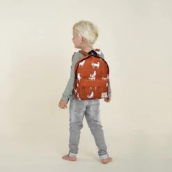 Kidzroom Wondering Wild Rugzak Jongen - Rugtas Kind - 2 T/m 6 Jaar - Cognac - Vos -Tas Kortingswinkel 1200x1200 1311