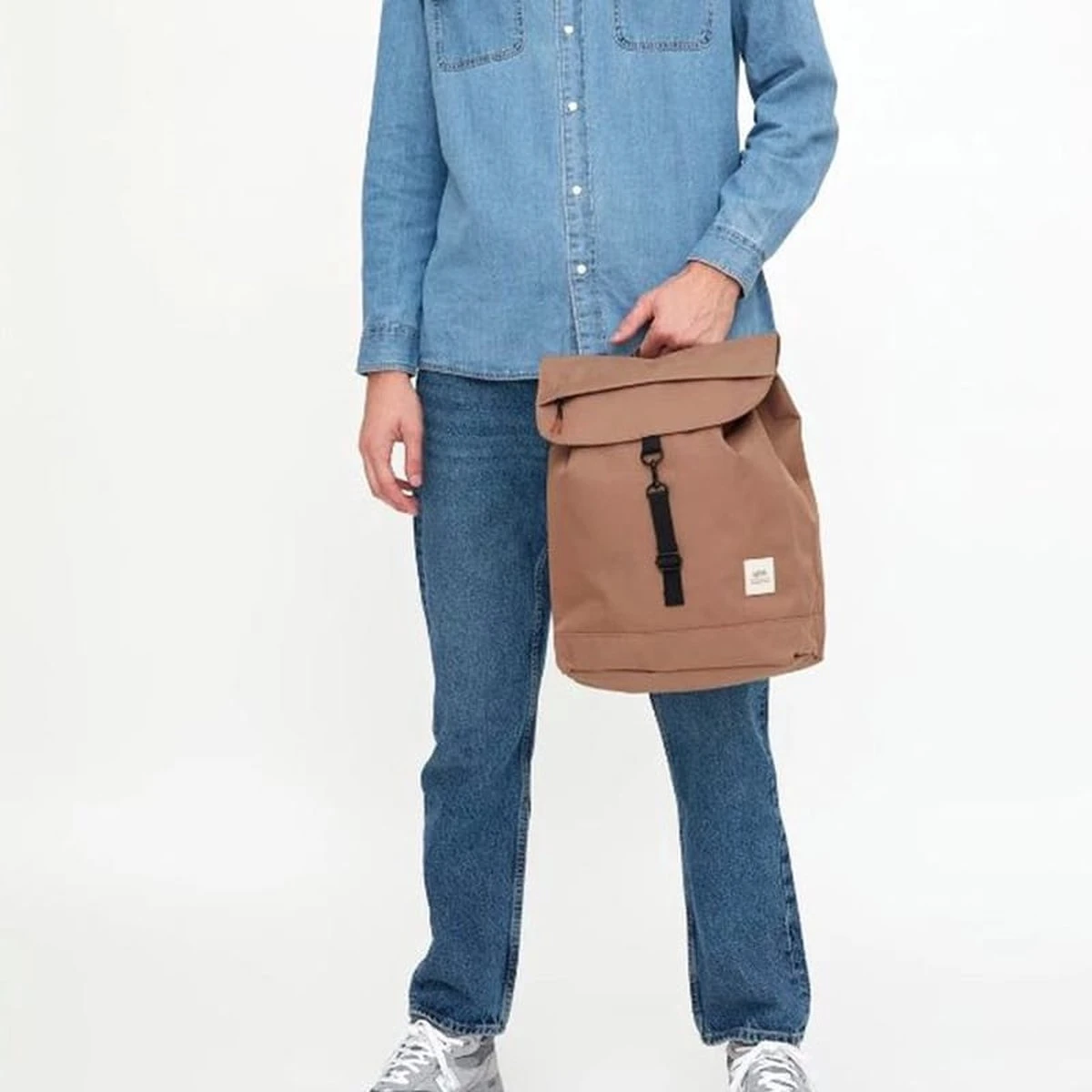 Lefrik Scout Laptop Rugzak - Eco Friendly - Recycled Materiaal - 14 Inch - Camel 8 Lefrik Scout Laptop Rugzak - Eco Friendly - Recycled Materiaal - 14 Inch - Camel - Afbeelding 6