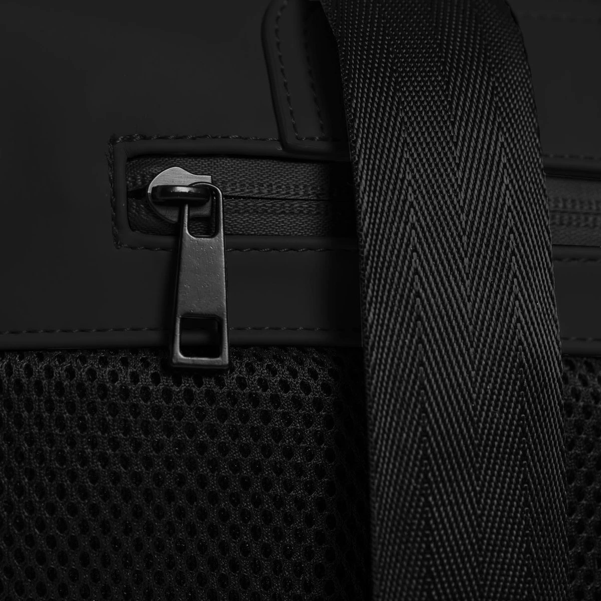 Daniel Ray Pasadena Rugzak Waterproof - 10 Inch Tabletvak - Black 6 Daniel Ray Pasadena Rugzak Waterproof - 10 Inch Tabletvak - Black - Afbeelding 4