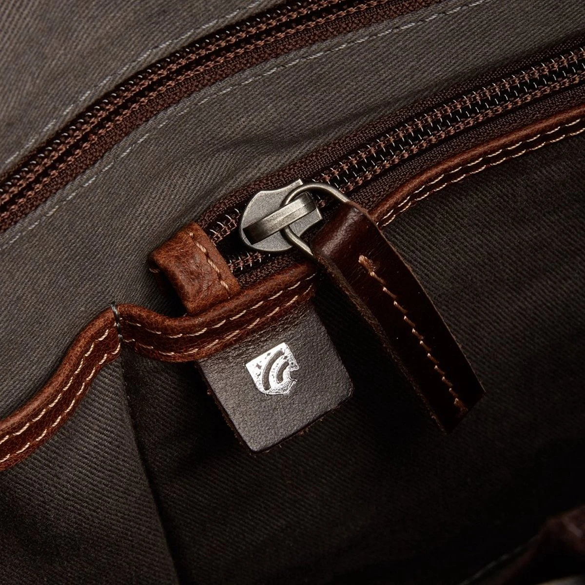 Castelijn & Beerens - Renee Rudy Rugzak 15.6 + Tablet RFID | Lichtbruin - Lichtbruin 6 Castelijn & Beerens - Renee Rudy Rugzak 15.6 + Tablet RFID | Lichtbruin - Lichtbruin - Afbeelding 4