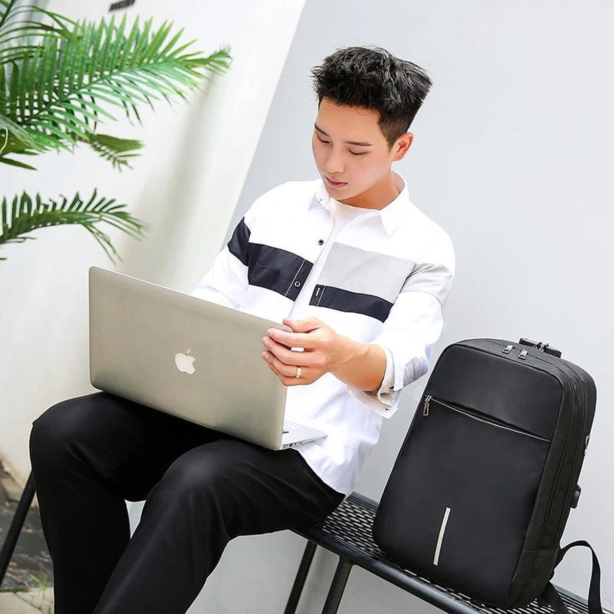 Merkloos Rugzak Anti-diefstal / 40x28x14cm (20l)/ Laptop 15,6 Inch / USB-oplaadpoort / Zwart / Powerbank (20mAh) 14 Merkloos Rugzak Anti-diefstal / 40x28x14cm (20l)/ Laptop 15,6 Inch / USB-oplaadpoort / Zwart / Powerbank (20mAh) - Afbeelding 12