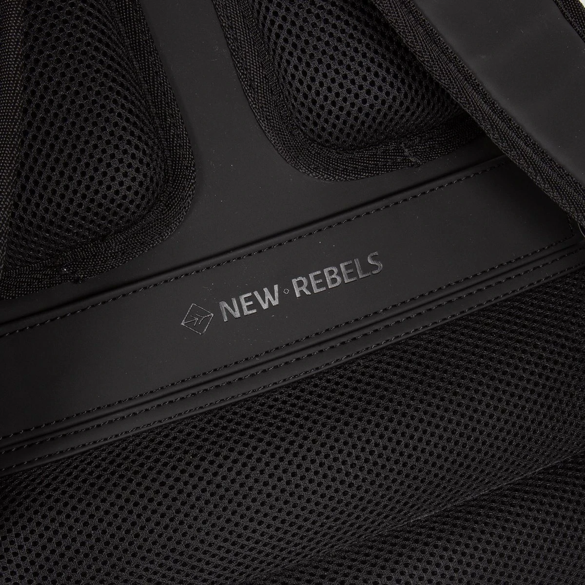 New Rebels® Harper - Rugtas - Zwart - Waterbestendig - 9L - 28x8x38cm - Rugzak / Backpack 9 New Rebels® Harper - Rugtas - Zwart - Waterbestendig - 9L - 28x8x38cm - Rugzak / Backpack - Afbeelding 7