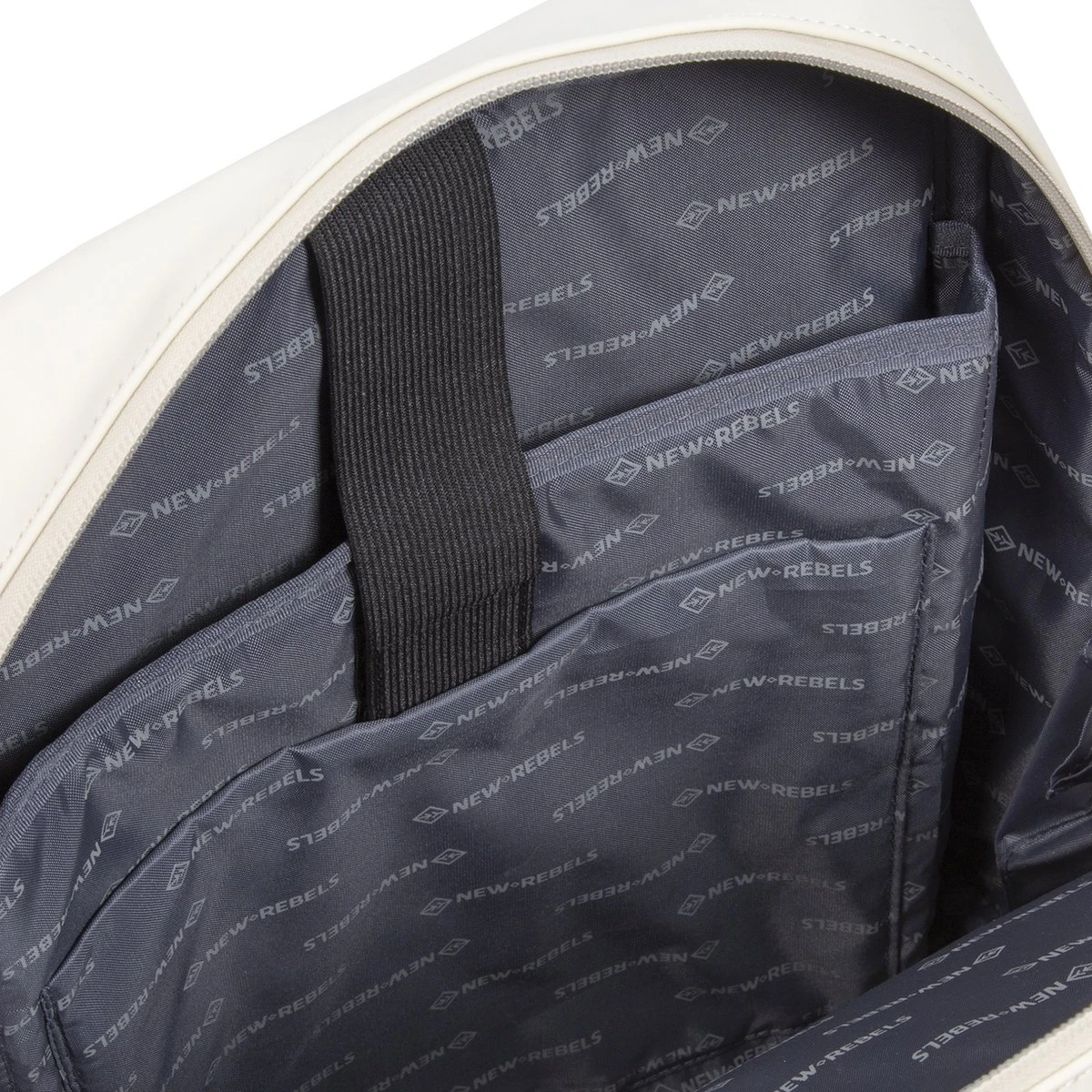 New Rebels® Julan - Rugtas - Beige - Waterbestendig - 42x12x28cm - Rugzak / Backpack 6 New Rebels® Julan - Rugtas - Beige - Waterbestendig - 42x12x28cm - Rugzak / Backpack - Afbeelding 4