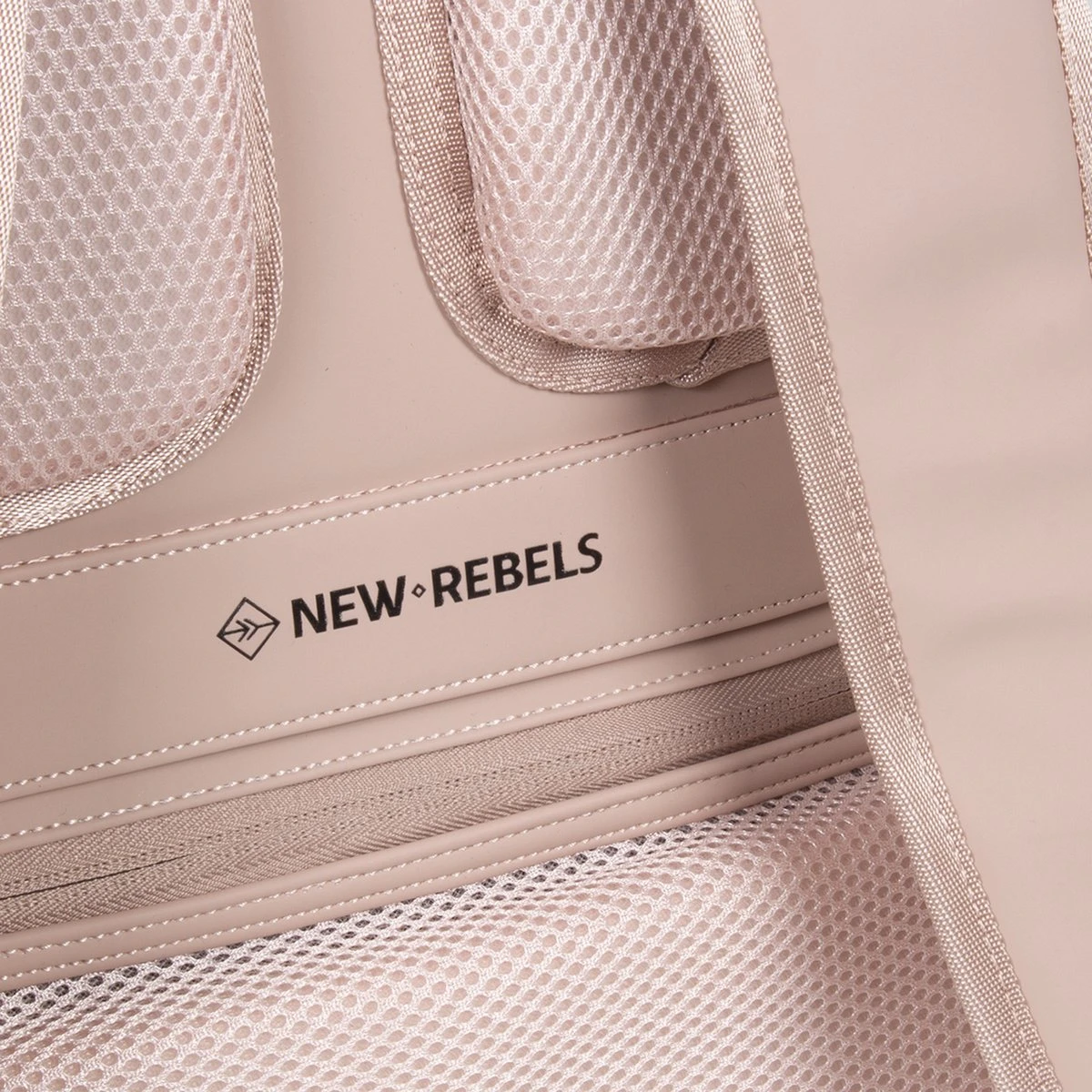 New Rebels® William - Rugtas - Roze - Waterafstotend - 15.6151413121087 - 28x15x43cm - Rugzak / Backpack 10 New Rebels® William - Rugtas - Roze - Waterafstotend - 15.6151413121087 - 28x15x43cm - Rugzak / Backpack - Afbeelding 8