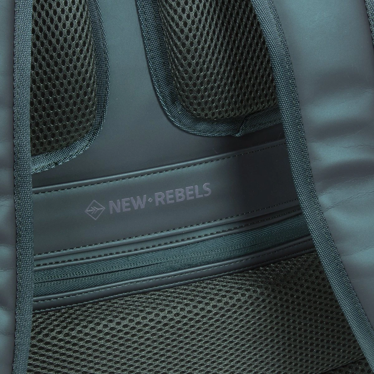 New Rebels® William - Rugtas - Groen - Waterafstotend - 15.6151413121087 - 28x15x43cm - Rugzak / Backpack 5 New Rebels® William - Rugtas - Groen - Waterafstotend - 15.6151413121087 - 28x15x43cm - Rugzak / Backpack - Afbeelding 3