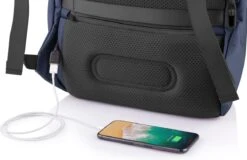 XD Design Bobby Soft - Anti-Diefstal Rugzak 16 Liter - Navy 30 XD Design Bobby Soft - Anti-Diefstal Rugzak 16 Liter - Navy -Tas Kortingswinkel 1200x776