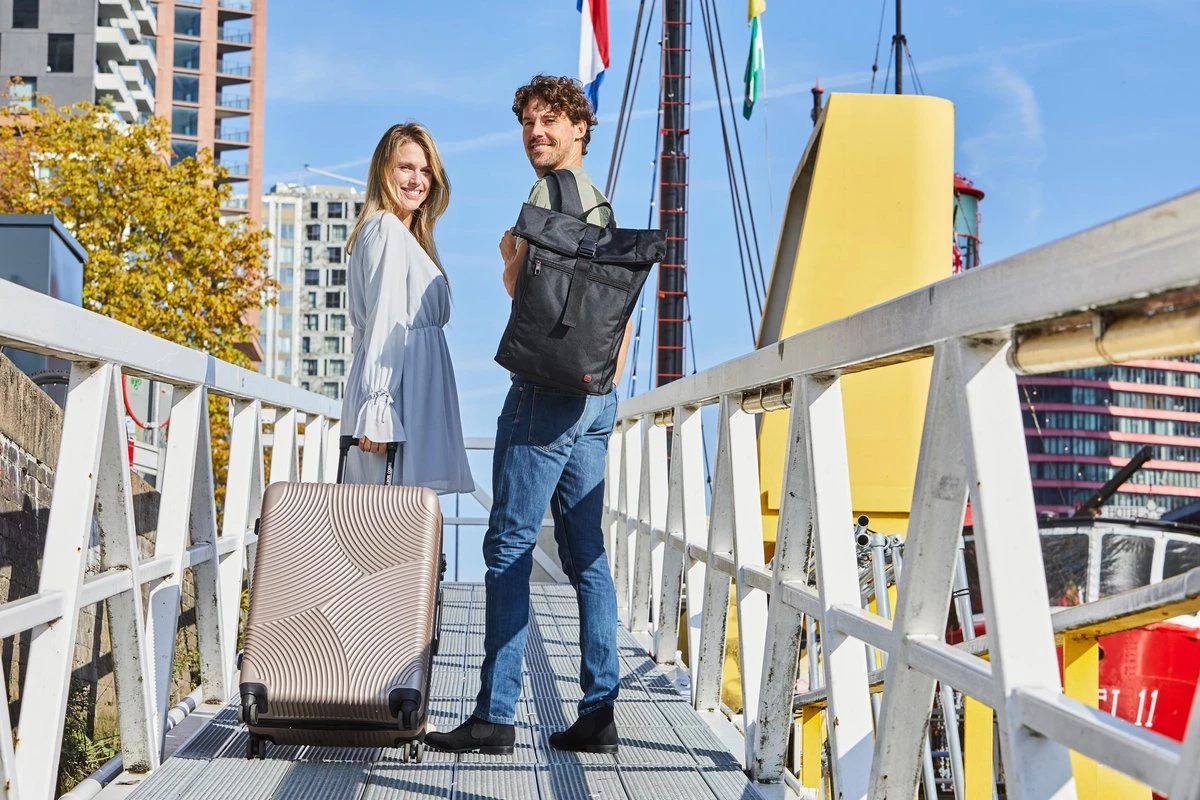 Enrico Benetti Cornell 47229 Laptop Rugzak Rolltop Met 17" Laptopvak - Zwart 9 Enrico Benetti Cornell 47229 Laptop Rugzak Rolltop Met 17" Laptopvak - Zwart - Afbeelding 7