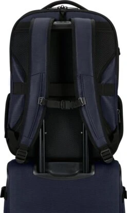 Samsonite Rugzak Met Laptopvak - Roader Laptop Backpack 17.3 - Dark Blue 18 Samsonite Rugzak Met Laptopvak - Roader Laptop Backpack 17.3 - Dark Blue -Tas Kortingswinkel 715x1200 2