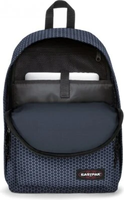 Eastpak OUT OF OFFICE Rugzak, 27 Liter, 13.3 Inch Laptopvak - Refleks Navy 21 Eastpak OUT OF OFFICE Rugzak, 27 Liter, 13.3 Inch Laptopvak - Refleks Navy -Tas Kortingswinkel 745x1200 9
