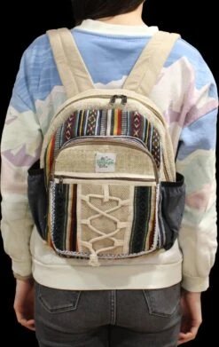 Kleine Hennep Rugzak - Rugtas - Touw- En Zakkenstijl - 30x22x7cm 17 Kleine Hennep Rugzak - Rugtas - Touw- En Zakkenstijl - 30x22x7cm -Tas Kortingswinkel 758x1200 12