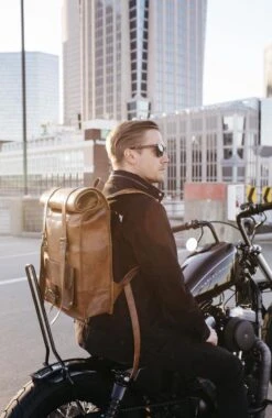 Johnny Fly Leren Rolltop Vintage Rugtas - Bruin - Ecologisch -Tas Kortingswinkel 779x1200 2