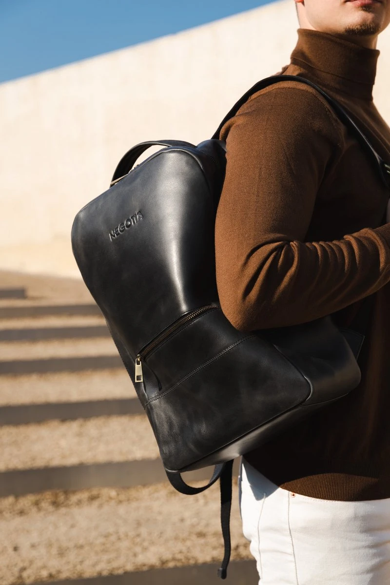 NEGOTIA Alpha - Leren Laptop Rugzak Dames En Heren - Leren Rugtas - 100% Luxe Top-Grain Leer - Zwart 9 NEGOTIA Alpha - Leren Laptop Rugzak Dames En Heren - Leren Rugtas - 100% Luxe Top-Grain Leer - Zwart - Afbeelding 7