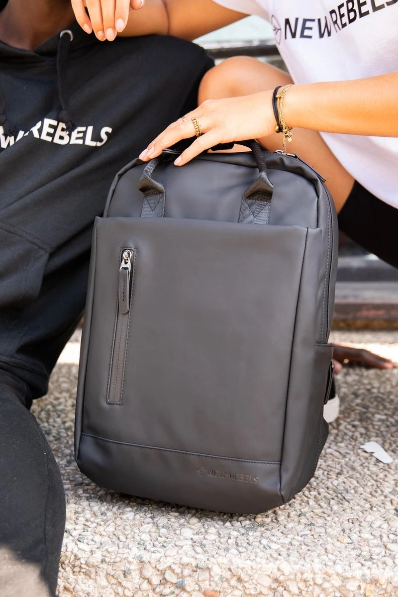 New Rebels® Harper - Rugtas - Zwart - Waterbestendig - 9L - 28x8x38cm - Rugzak / Backpack 13 New Rebels® Harper - Rugtas - Zwart - Waterbestendig - 9L - 28x8x38cm - Rugzak / Backpack - Afbeelding 11